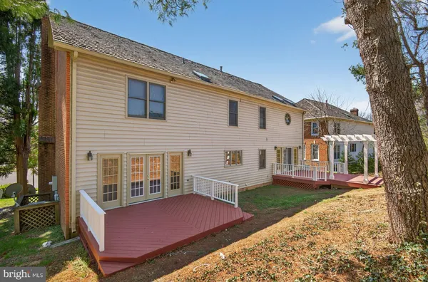 $6,000 | 7204 Quiet Cove, Annandale, VA 22003