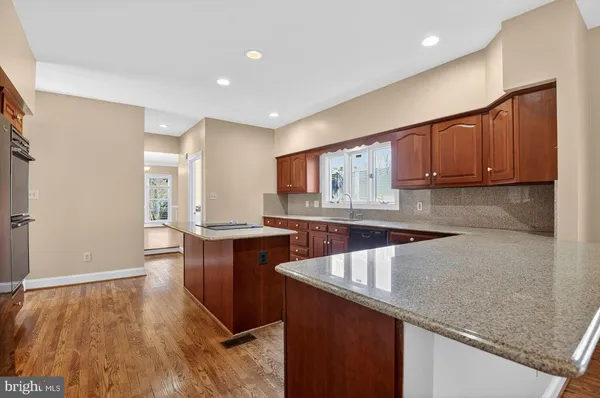 $6,000 | 7204 Quiet Cove, Annandale, VA 22003