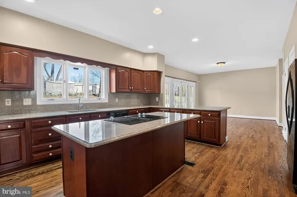 $6,000 | 7204 Quiet Cove, Annandale, VA 22003