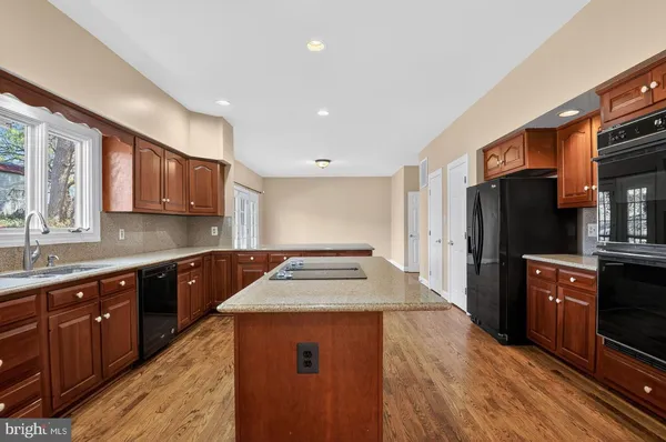 $6,000 | 7204 Quiet Cove, Annandale, VA 22003