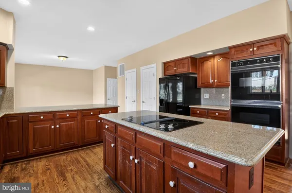 $6,000 | 7204 Quiet Cove, Annandale, VA 22003