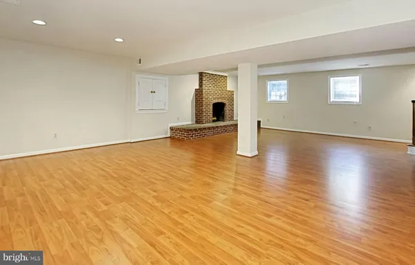 $6,000 | 7204 Quiet Cove, Annandale, VA 22003