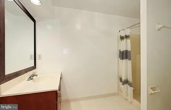 $6,000 | 7204 Quiet Cove, Annandale, VA 22003