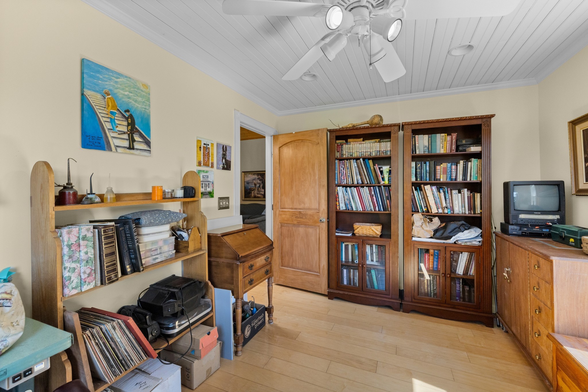 1556 Chestnut Grove Road Morrison, TN 37357 - Photo 27 of 57 a workspace with furniture a bookshelf and a window