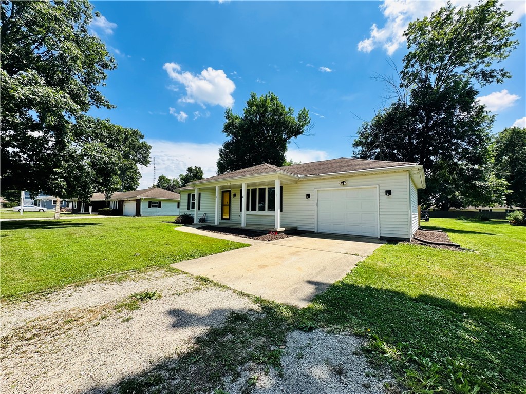 573 West 7th Street Neoga, IL 62447 - Photo 3 of 20