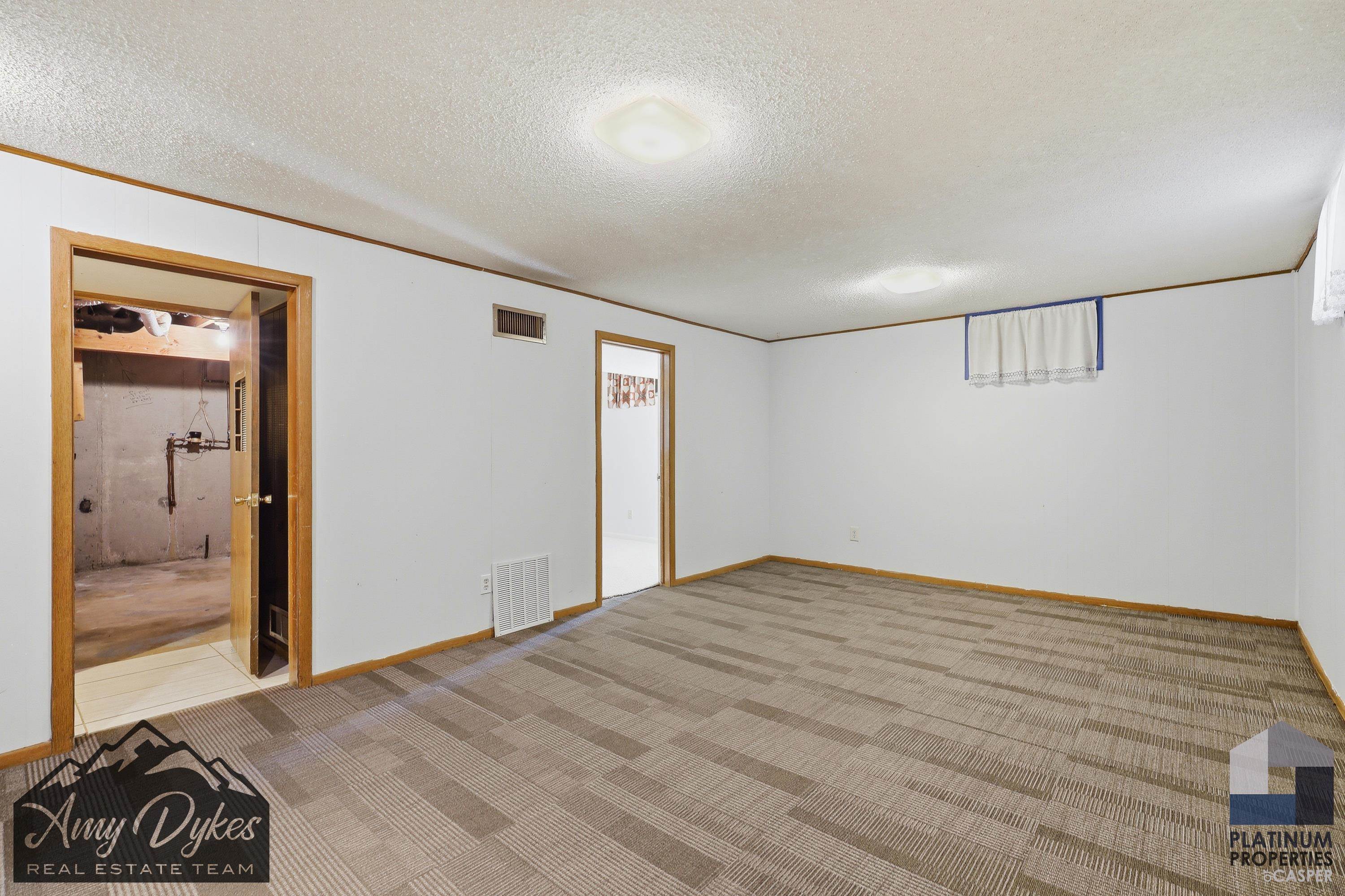 146 Valley Drive Casper, WY 82604 - Photo 15 of 24