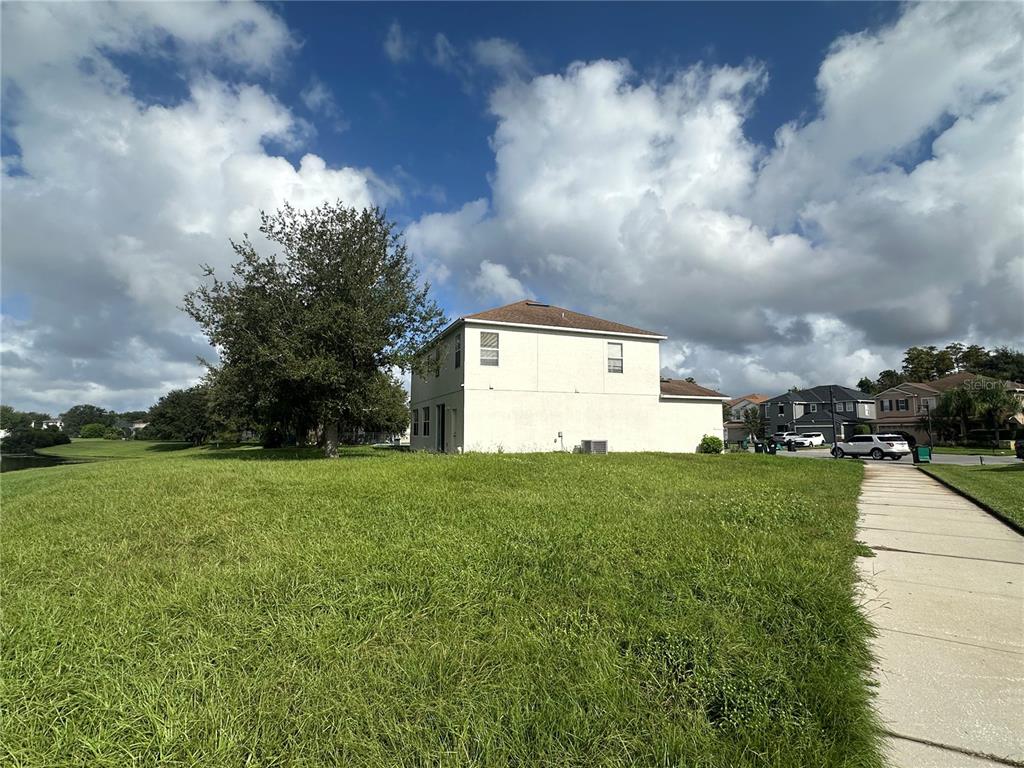 13326 Sproston Point Orlando, FL 32832 - Photo 3 of 50