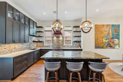 $1,250,000 | 815 East 27th Street, Houston, TX 77009
