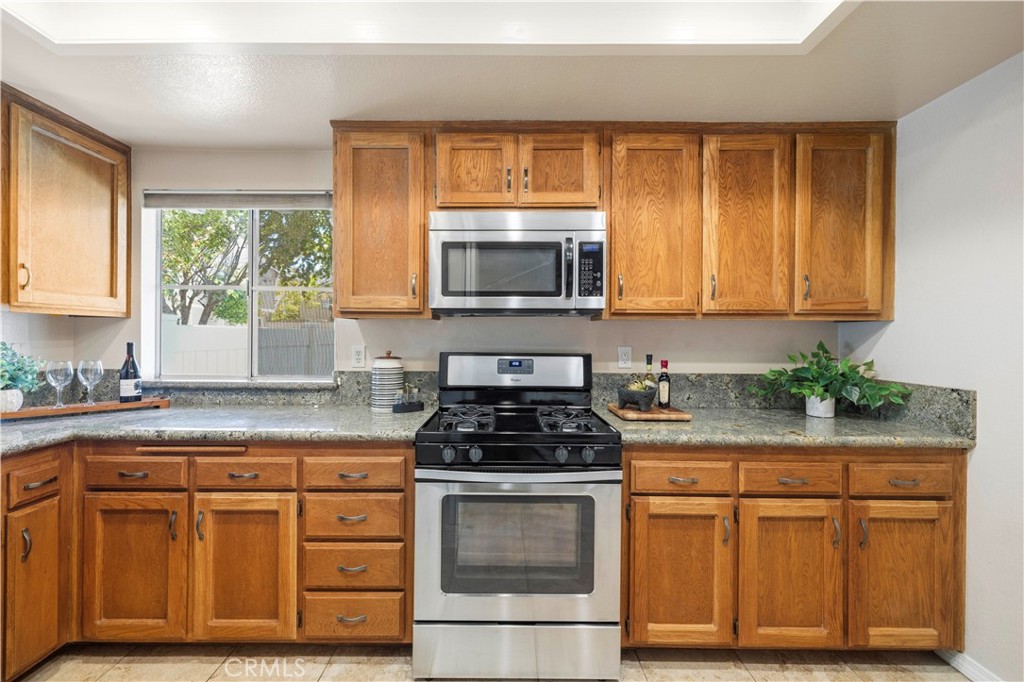 1866 Rory Lane, Unit 2 Simi Valley, CA 93063 - Photo 17 of 36 Gallery Image 17