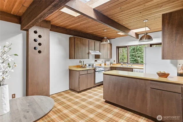 $725,000 | 19416 49th Place Northeast, Lake Forest Park, WA 98155