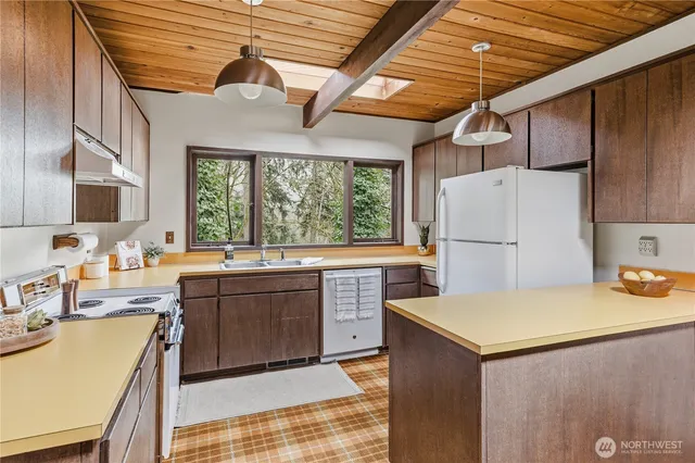 $725,000 | 19416 49th Place Northeast, Lake Forest Park, WA 98155