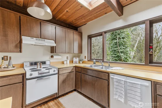 $725,000 | 19416 49th Place Northeast, Lake Forest Park, WA 98155