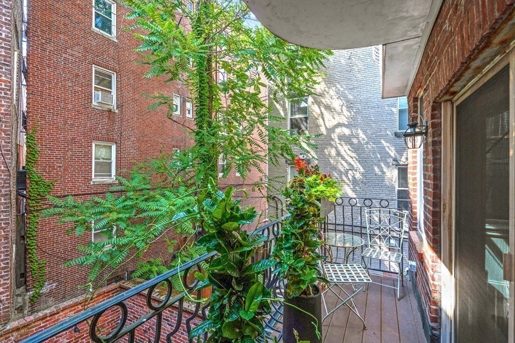 290 North Street, Unit 2 Boston, MA 02113 - Photo 6 of 22