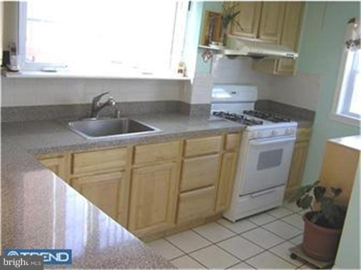 4031 Lasher Road Drexel Hill, PA 19026 - Photo 8 of 21 Kitchen