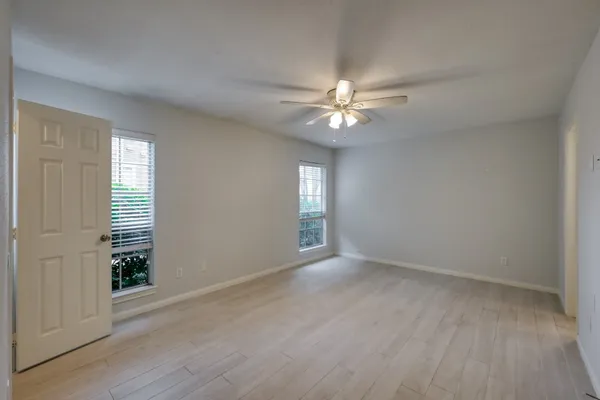 $1,900 | 1860 White Oak Drive, Unit 207, Houston, TX 77009