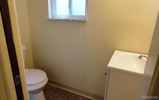 4099 Airport Road Waterford, MI 48329 - Photo 10 of 15