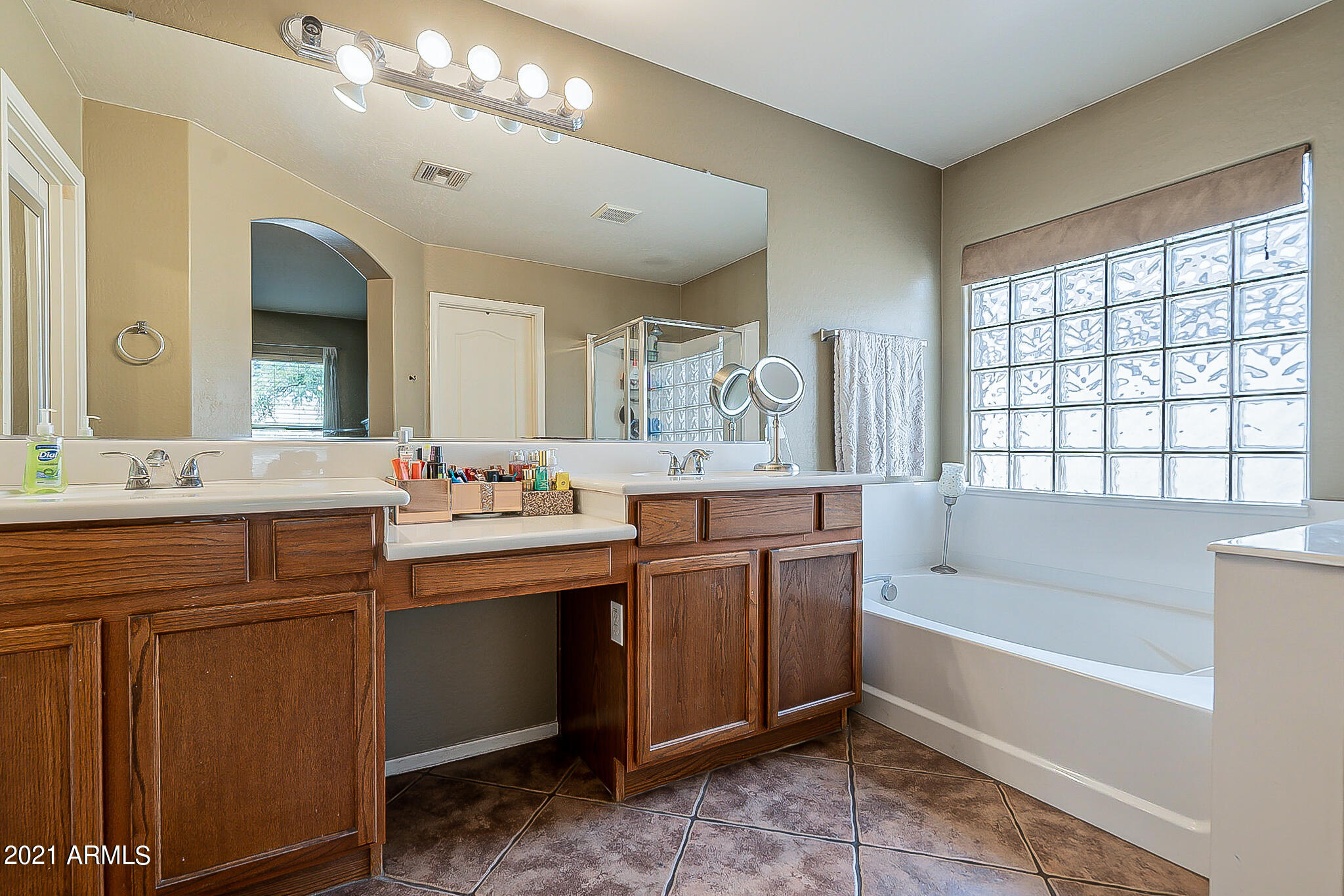 3278 East Joseph Way Gilbert, AZ 85295 - Photo 21 of 33 Owner Bath 1