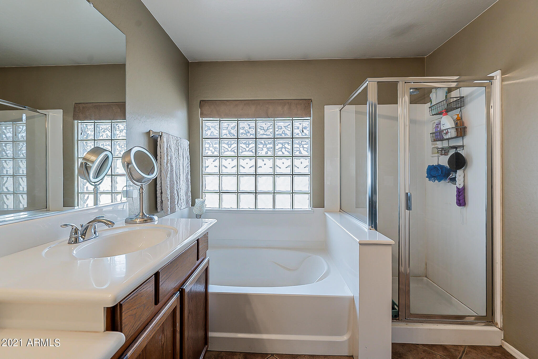 3278 East Joseph Way Gilbert, AZ 85295 - Photo 22 of 33 Owner Bath 2