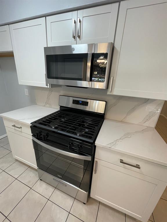 738 East Oates Road Garland, TX 75043 - Photo 4 of 19 a stove top oven sitting inside of a kitchen