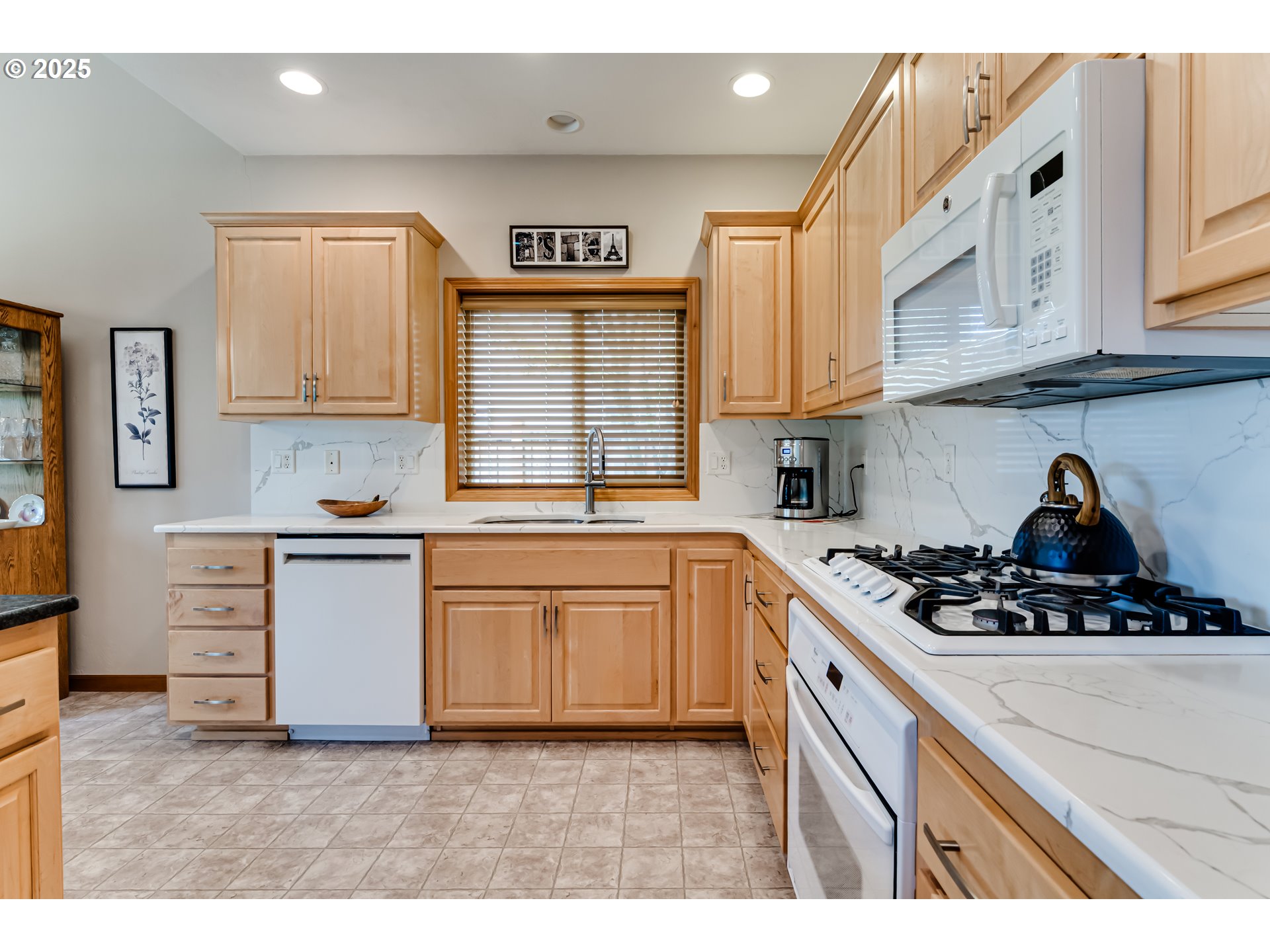 783 Old Orchard Lane Springfield, OR 97477 - Photo 9 of 38