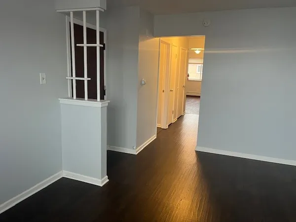 $1,800 | 9240 Seymour Avenue, Unit 2E, Schiller Park, IL 60176