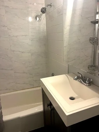 $1,800 | 9240 Seymour Avenue, Unit 2E, Schiller Park, IL 60176