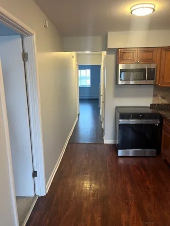 $1,800 | 9240 Seymour Avenue, Unit 2E, Schiller Park, IL 60176