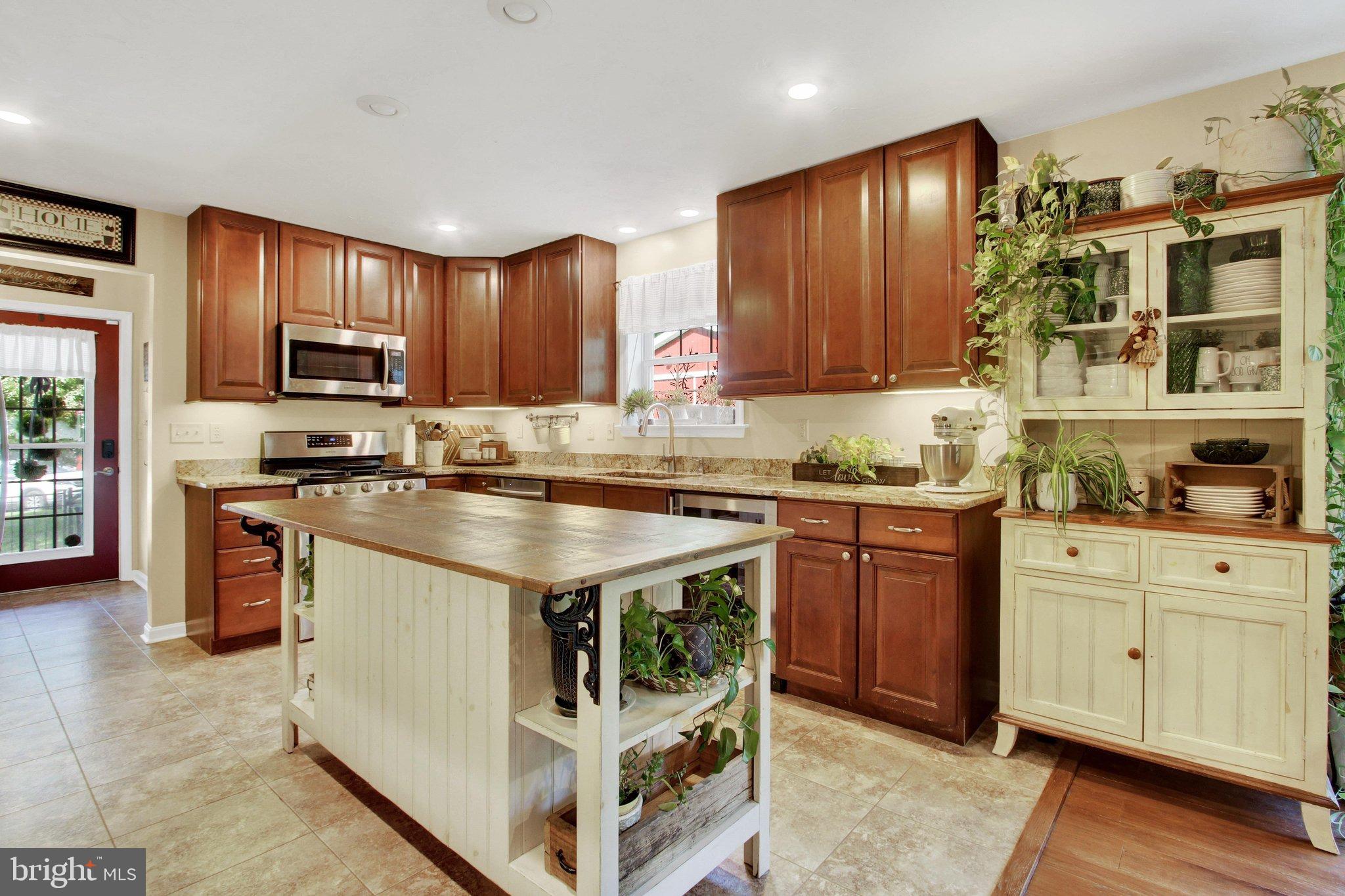 1147 Lake Road Spring Grove, PA 17362 - Photo 15 of 41 Gallery Image 15