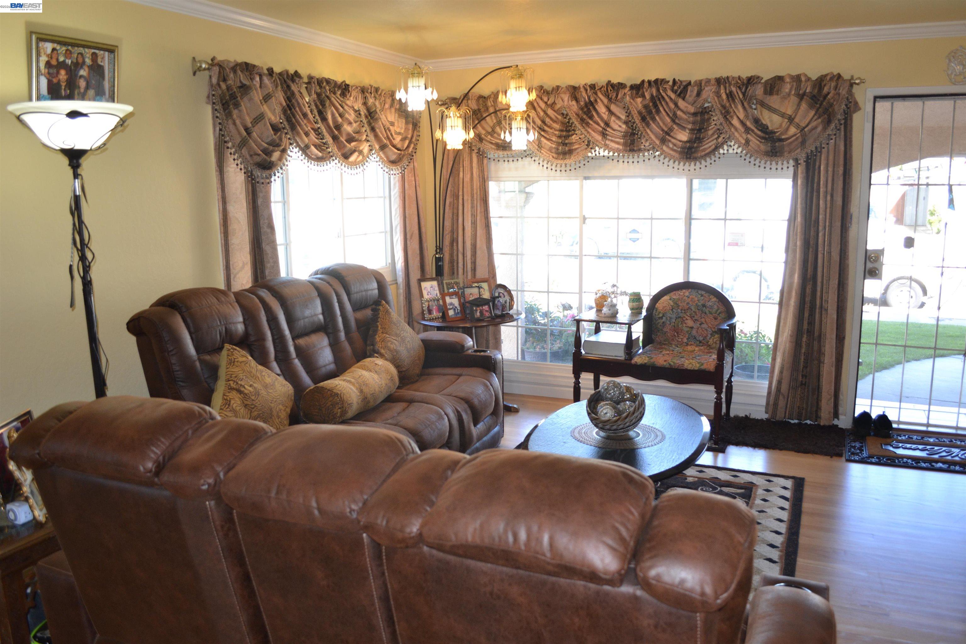 27093 Lemay Way Hayward, CA 94544 - Photo 6 of 59