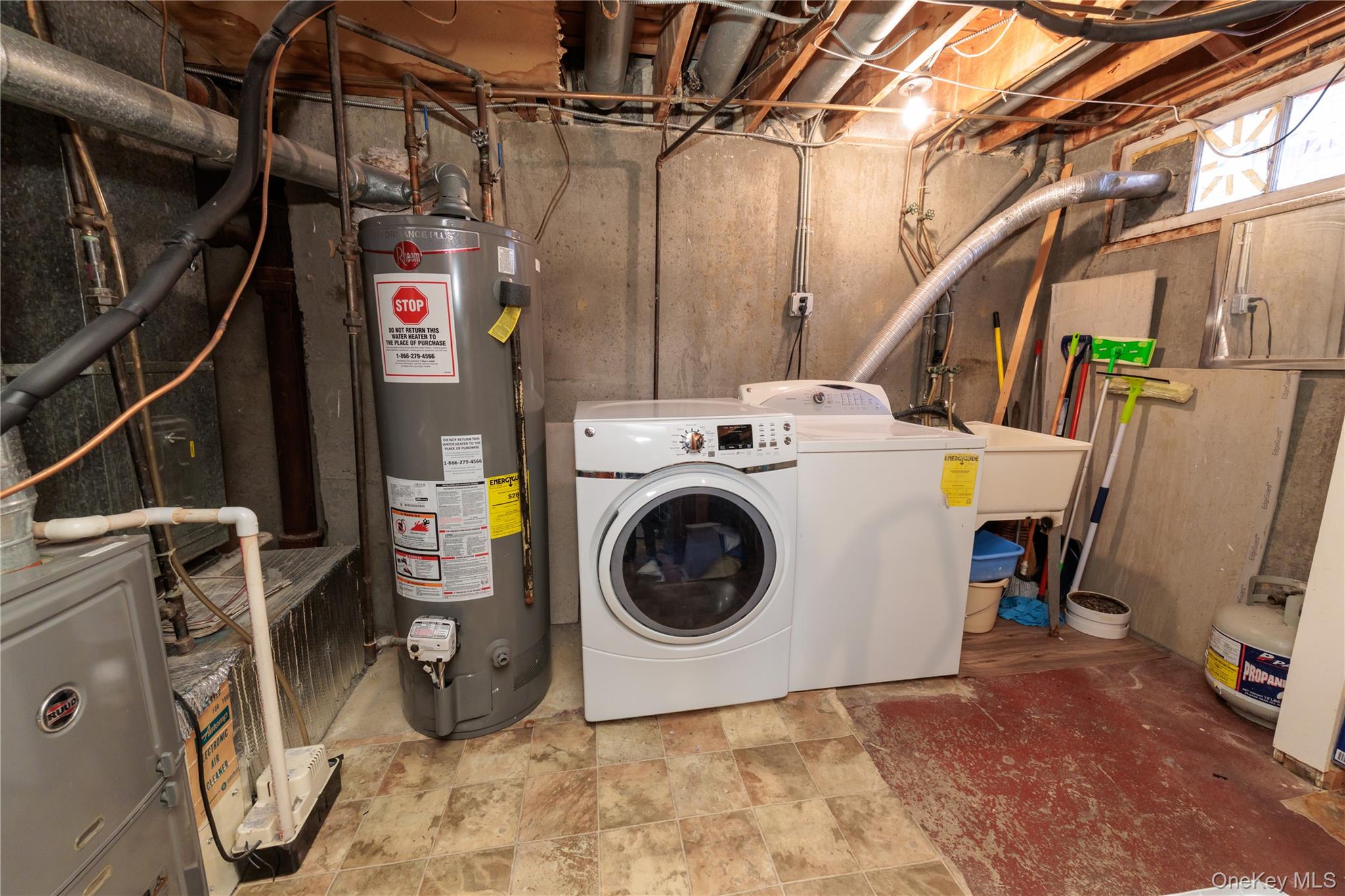 678 Front Street, Unit E Hempstead, NY 11550 - Photo 13 of 22 a utility room with dryer and washer