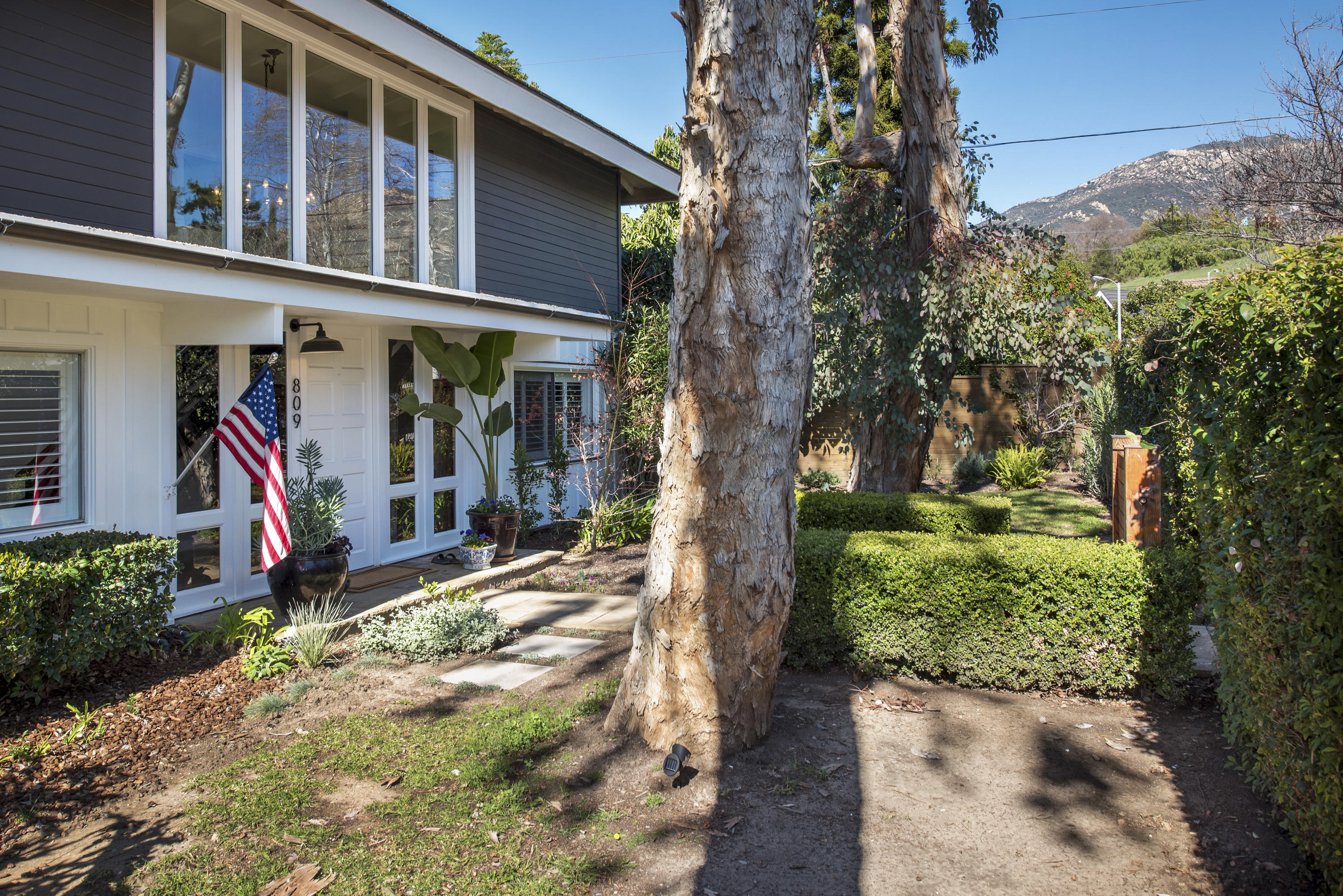809 Willowglen Road Santa Barbara, CA 93105 - Photo 13 of 49 Entry Yard - 809 Willowglen Rd SB 93105