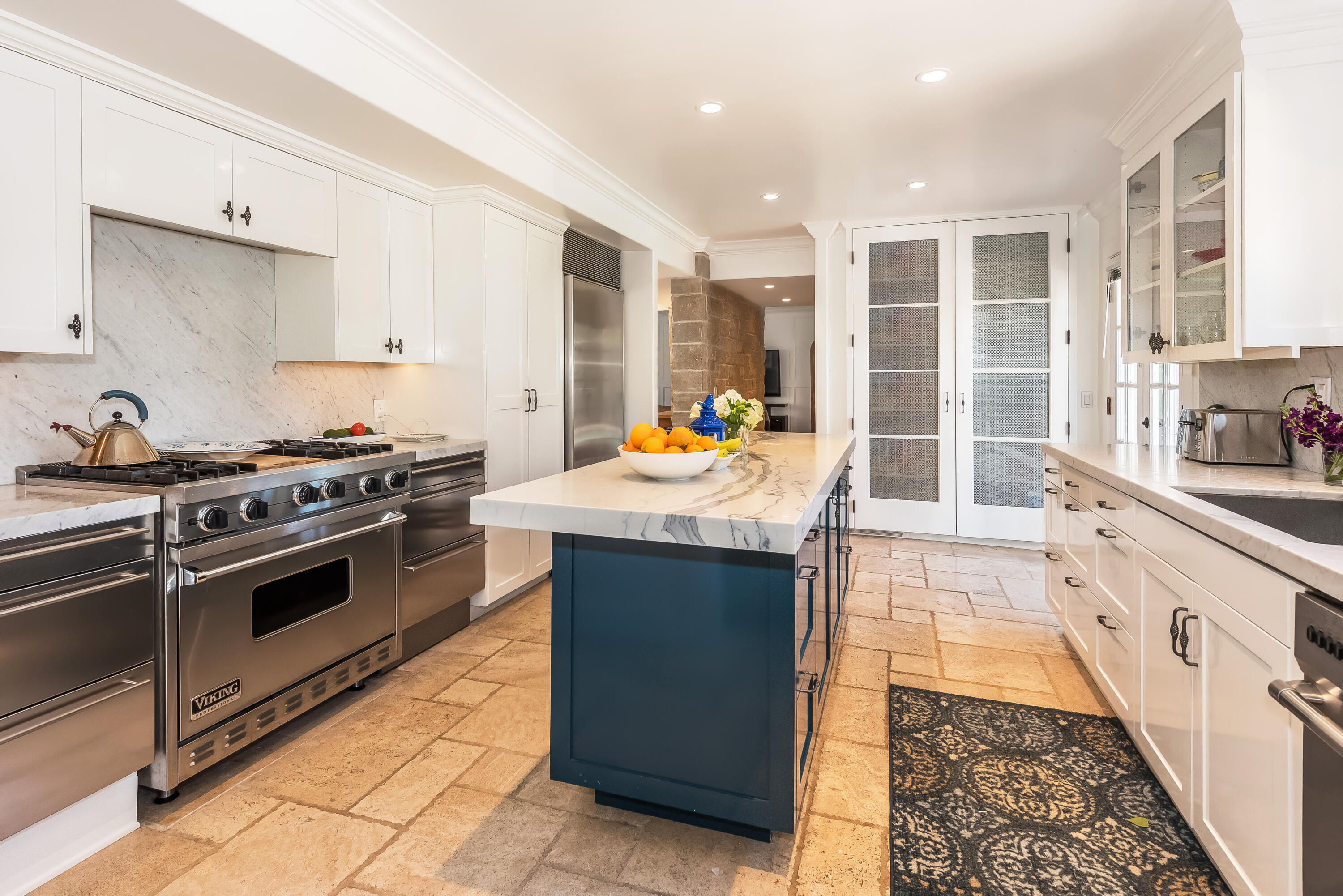 809 Willowglen Road Santa Barbara, CA 93105 - Photo 17 of 49 Kitchen Entry - 809 Willowglen Rd