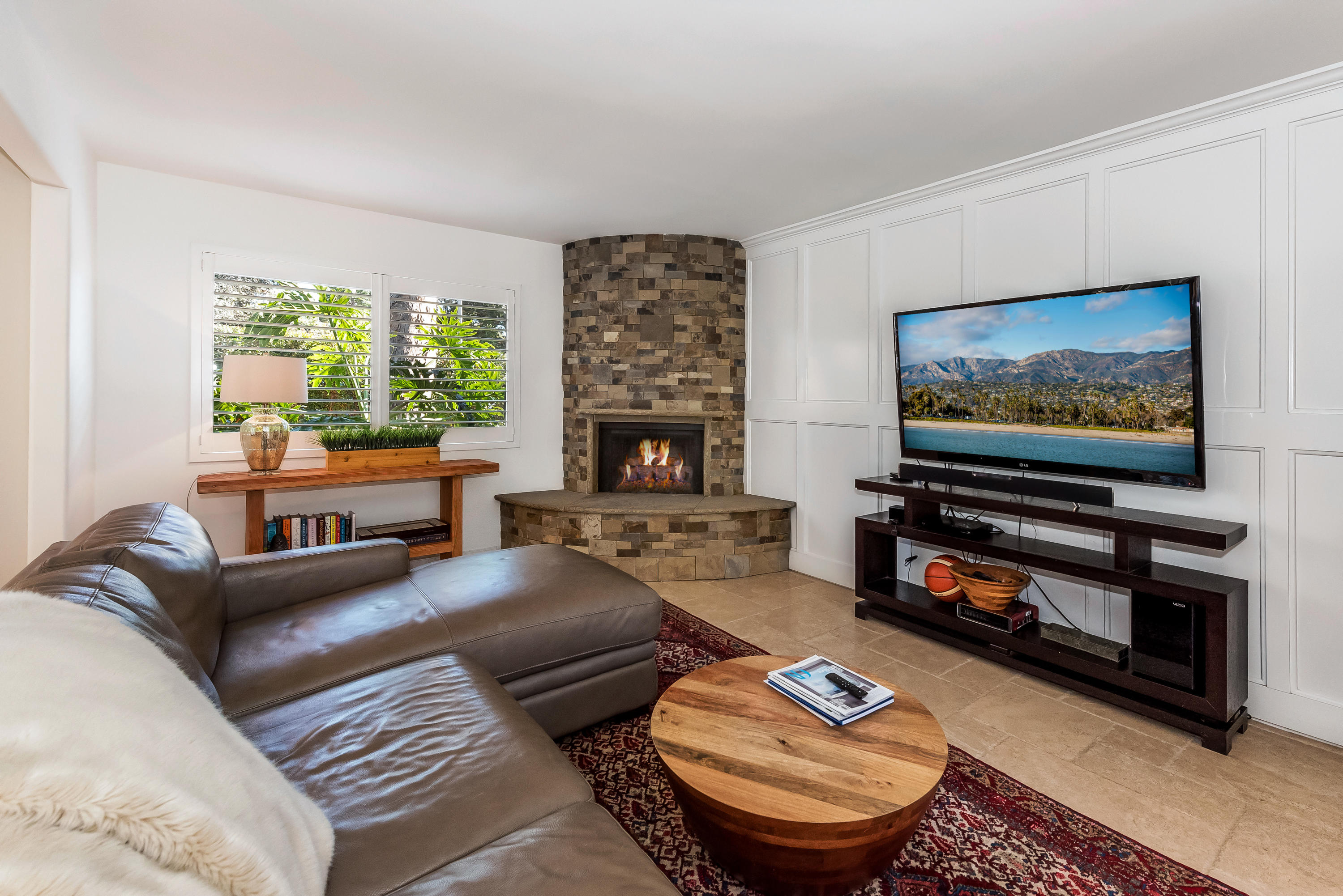 809 Willowglen Road Santa Barbara, CA 93105 - Photo 6 of 49 Living - 809 Willowglen Rd SB 93105