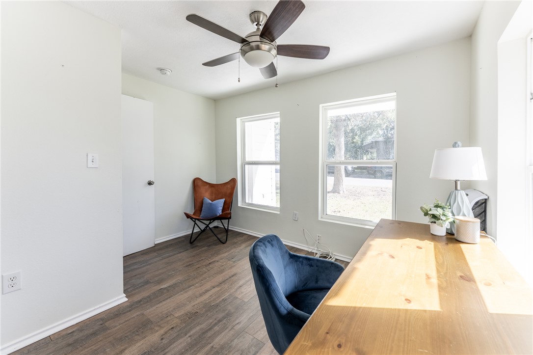 1117 East Sycamore Street Navasota, TX 77868 - Photo 12 of 24 a living room with furniture and a window