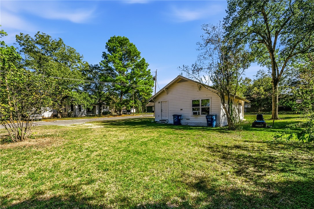 1117 East Sycamore Street Navasota, TX 77868 - Photo 23 of 24 a house view with a garden space