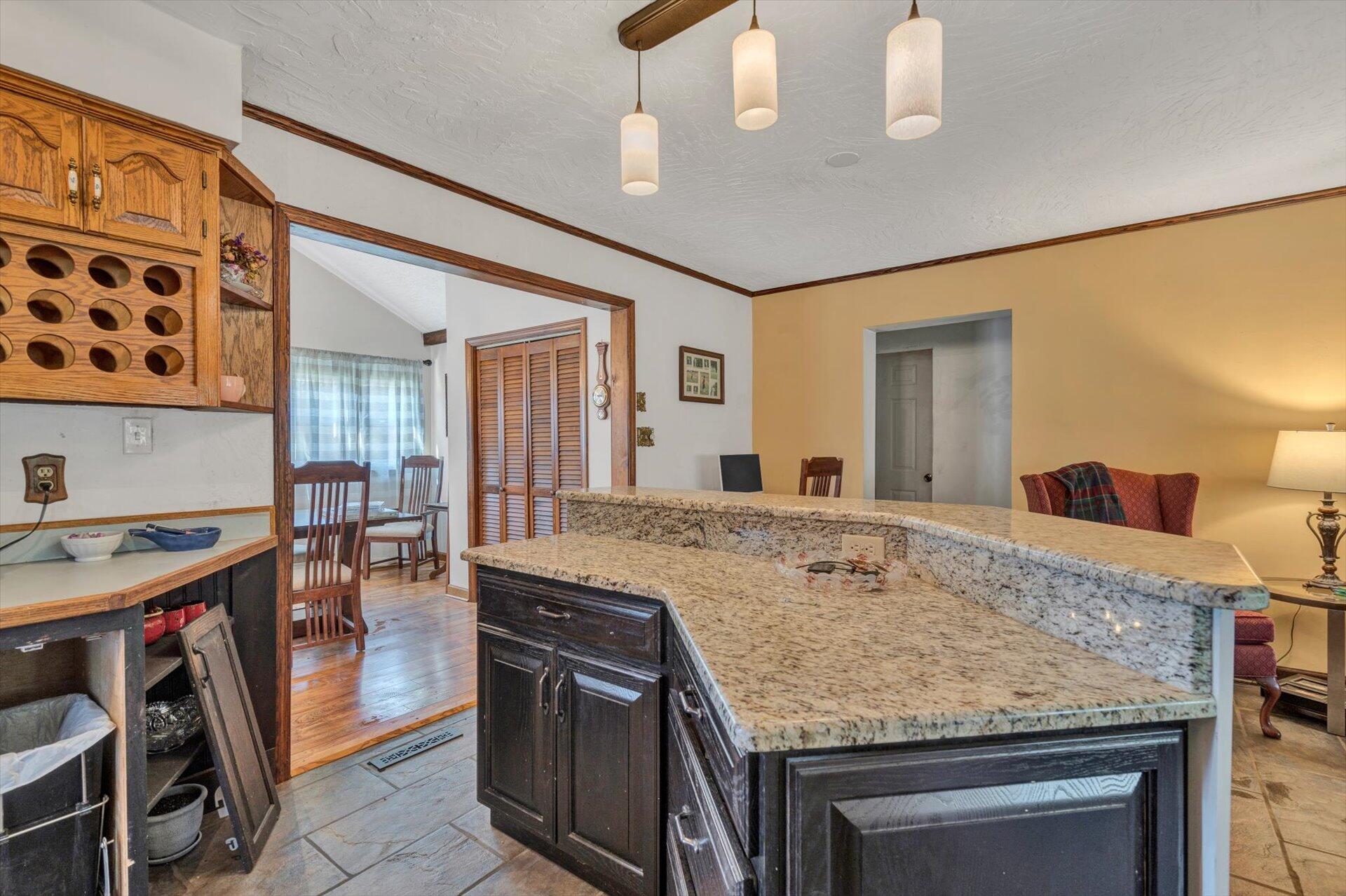 640 Old Ridge Drive Hardy, VA 24101 - Photo 8 of 37 11-031120220020