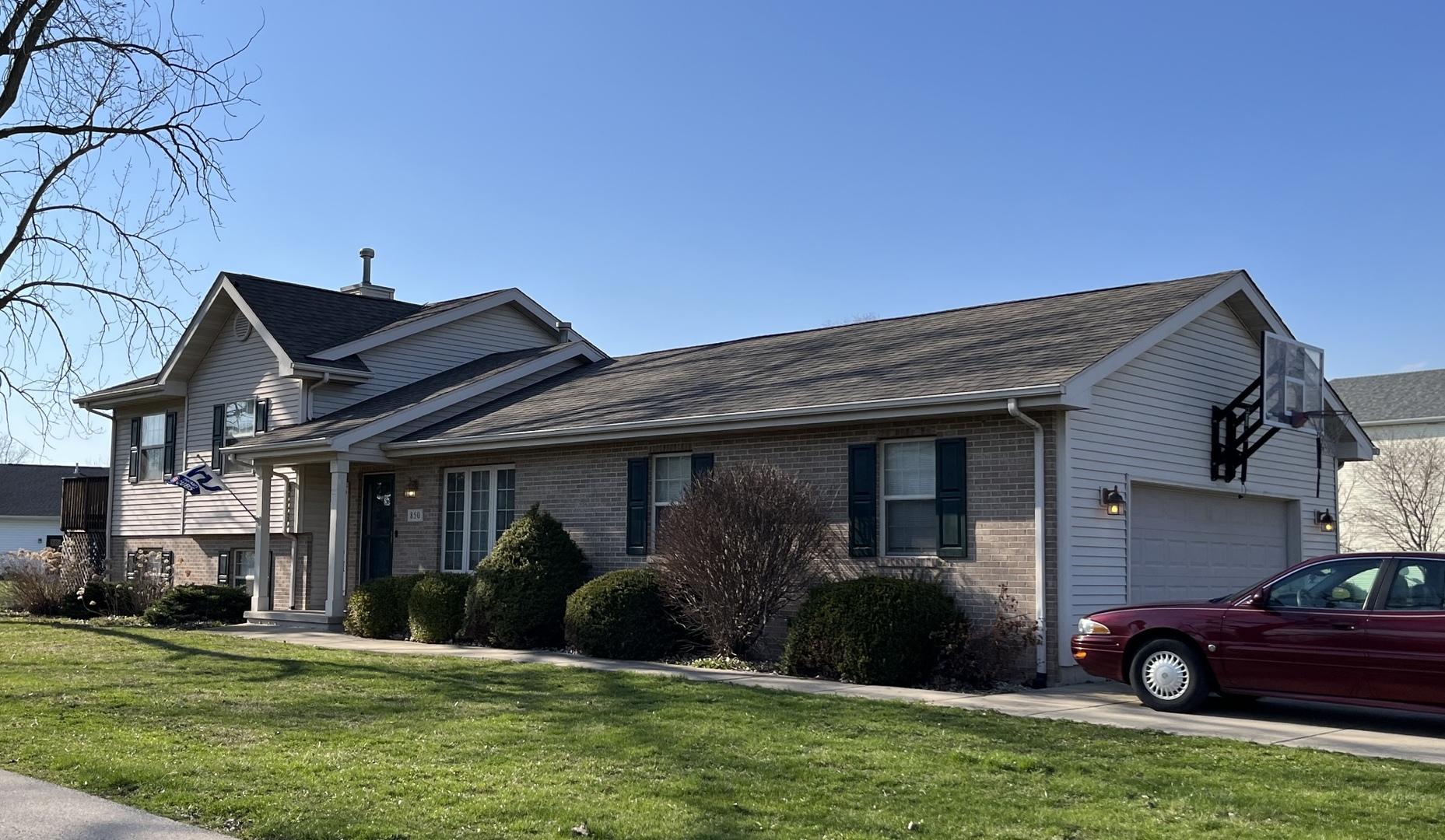 850 Mariners Row Seneca, IL 61360 - Photo 1 of 2 a front view of a house with a garden