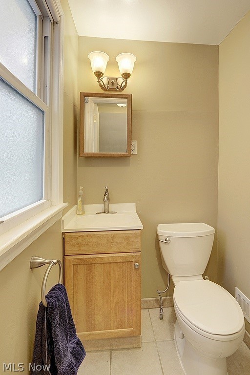 4457 Groveland Road University Heights, OH 44118 - Photo 16 of 24 The half bath on the first floor has been nicely updated.