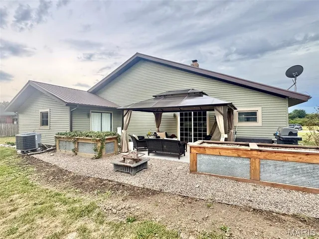 $317,000 | 49374 Laura Drive, Hannibal, MO 63401