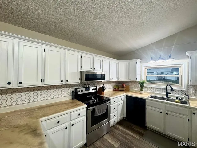 $317,000 | 49374 Laura Drive, Hannibal, MO 63401