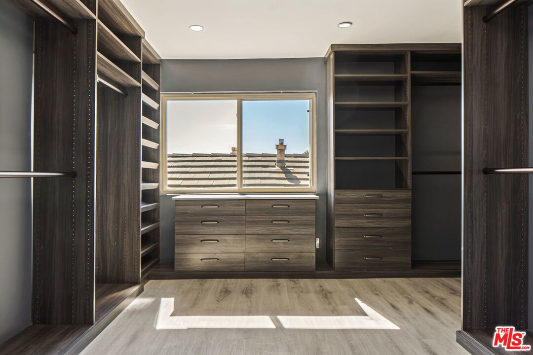 2526 Cordelia Road Los Angeles, CA 90049 - Photo 15 of 35 a view of walk in closet