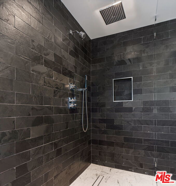2526 Cordelia Road Los Angeles, CA 90049 - Photo 19 of 35 a bathroom with a shower