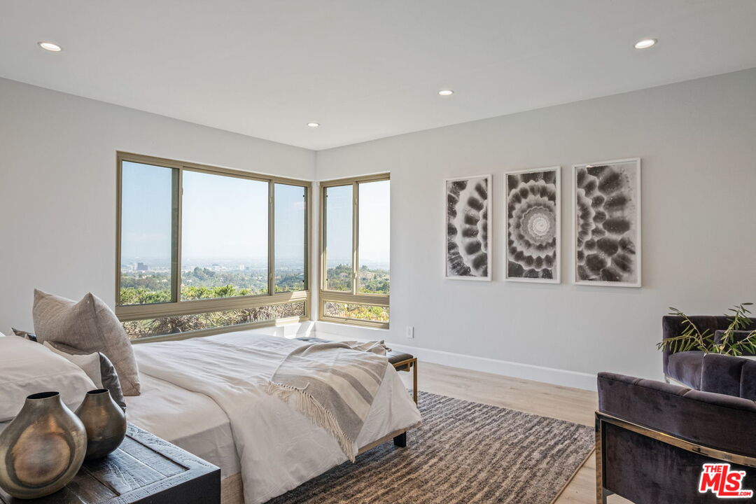 2526 Cordelia Road Los Angeles, CA 90049 - Photo 20 of 35 a bedroom with a bed and glass window