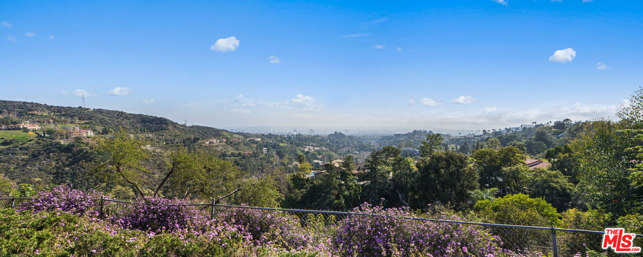2526 Cordelia Road Los Angeles, CA 90049 - Photo 35 of 35 a view of a city