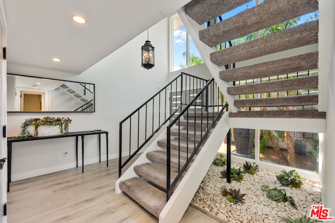 2526 Cordelia Road Los Angeles, CA 90049 - Photo 38 of 74