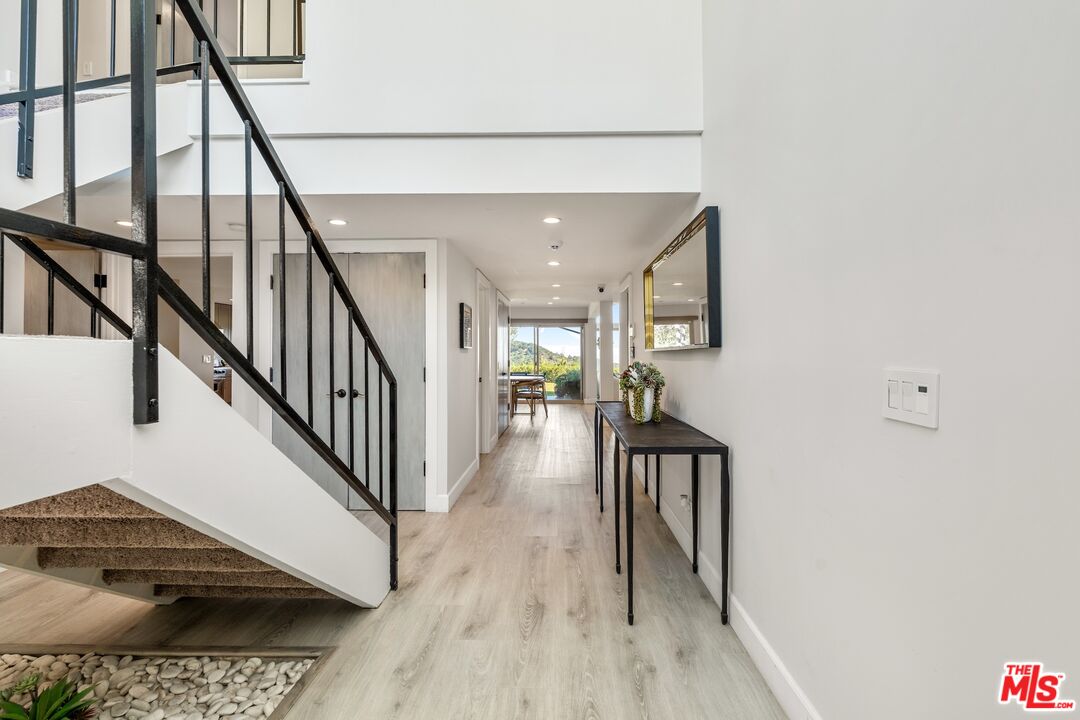 2526 Cordelia Road Los Angeles, CA 90049 - Photo 39 of 74