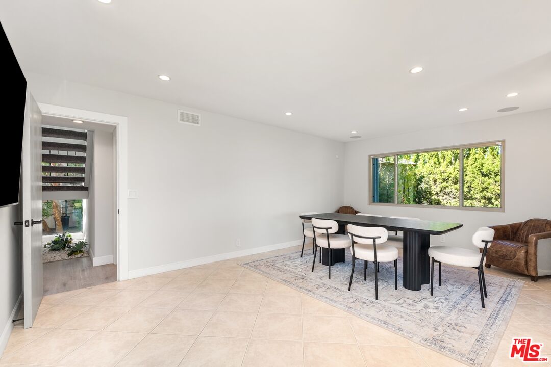 2526 Cordelia Road Los Angeles, CA 90049 - Photo 43 of 74