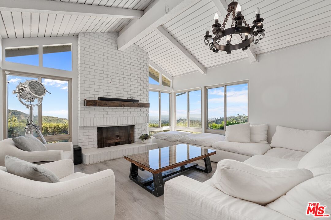 2526 Cordelia Road Los Angeles, CA 90049 - Photo 53 of 74