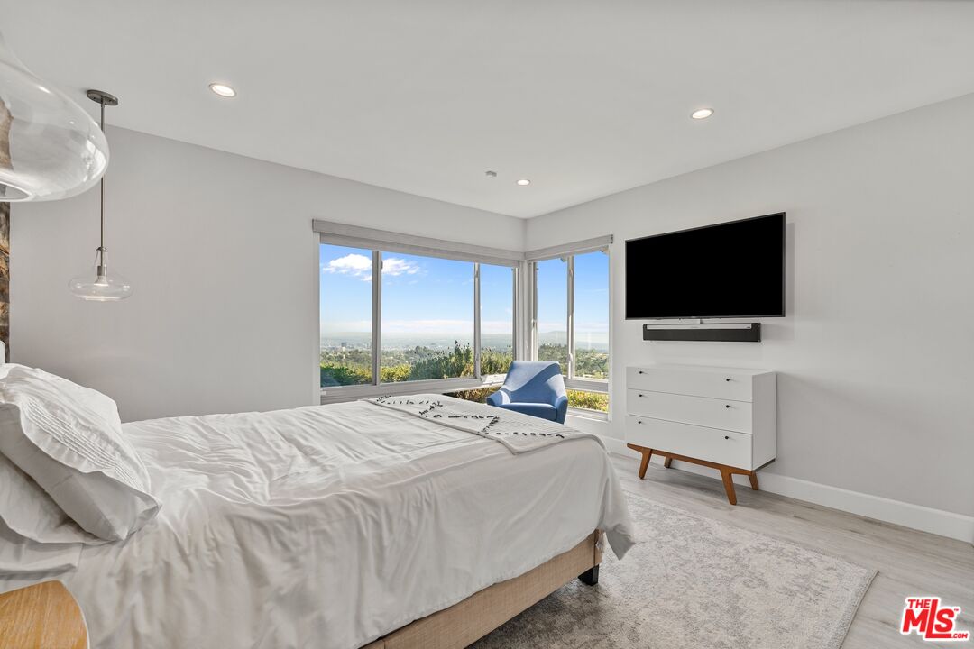 2526 Cordelia Road Los Angeles, CA 90049 - Photo 55 of 74