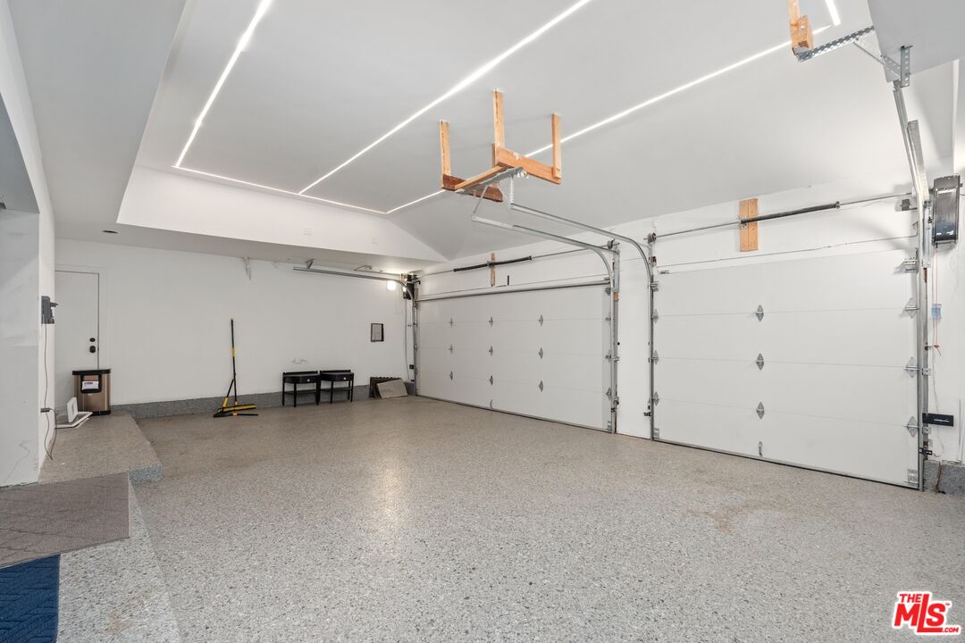 2526 Cordelia Road Los Angeles, CA 90049 - Photo 58 of 74